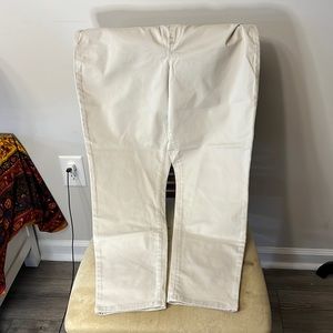 Nine West Heidi Pull-On Crop in cremestone!